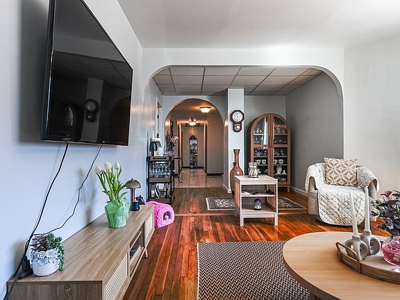 4th image of 471-471 Division St #473