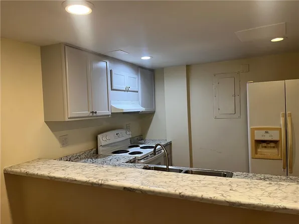 416 Barbashela Dr, Stone Mountain, GA 30088