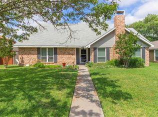 2209 Spring Leaf Dr, Carrollton, TX 75006