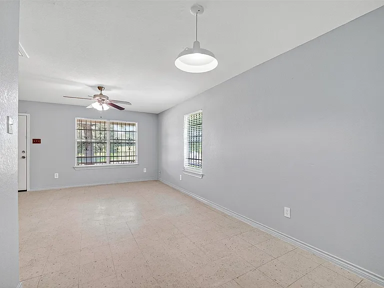 11411 Roandale Dr — Photo 12