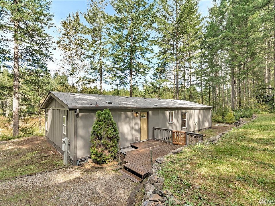 1st image of 121 NE Circle Dr