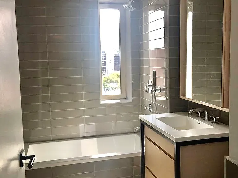385 1st Ave #15G — Photo 3