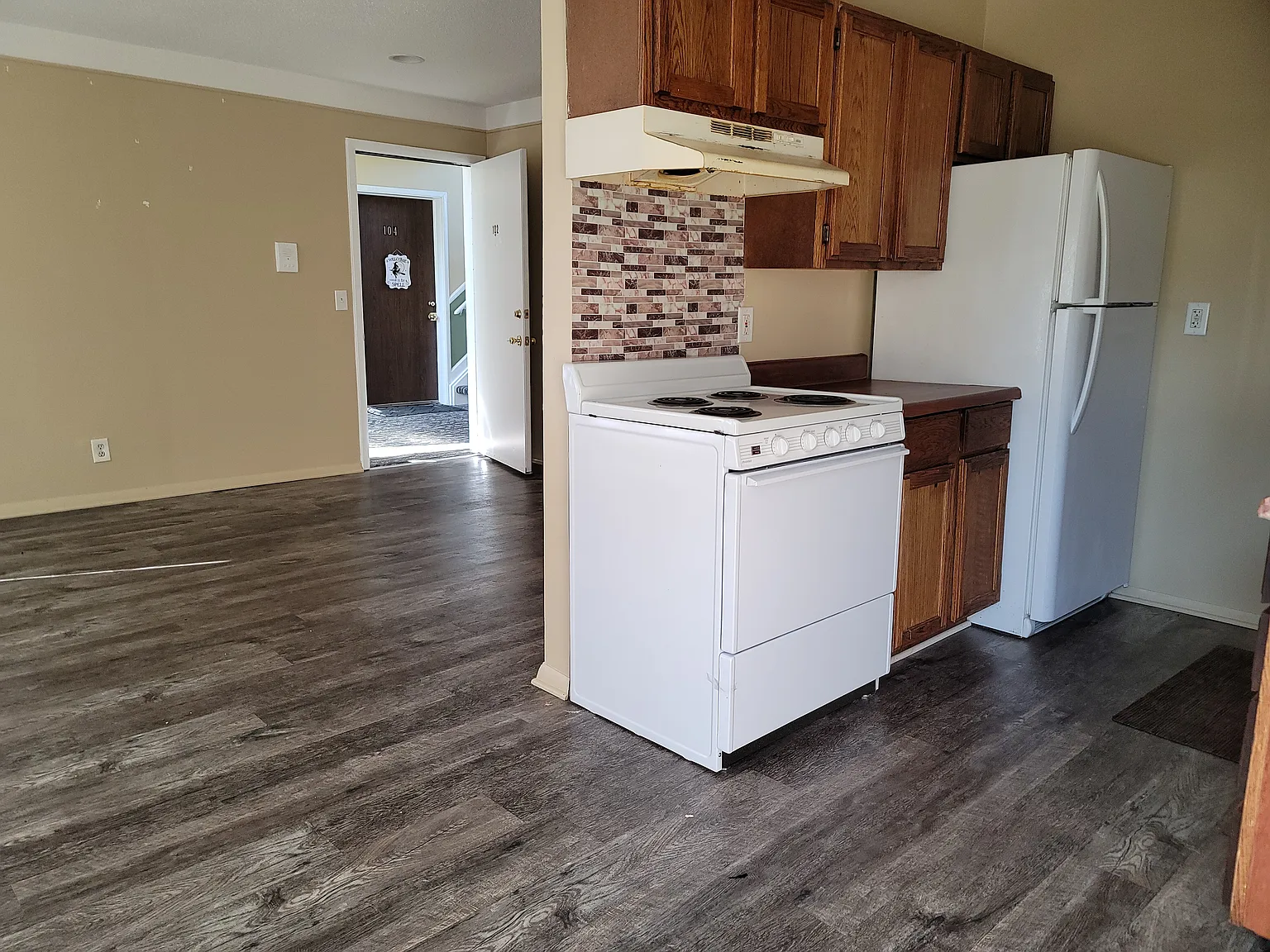 1 bed, 700 sqft, $1,050 — Photo 1