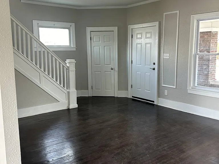 533 Lakewood St — Photo 2