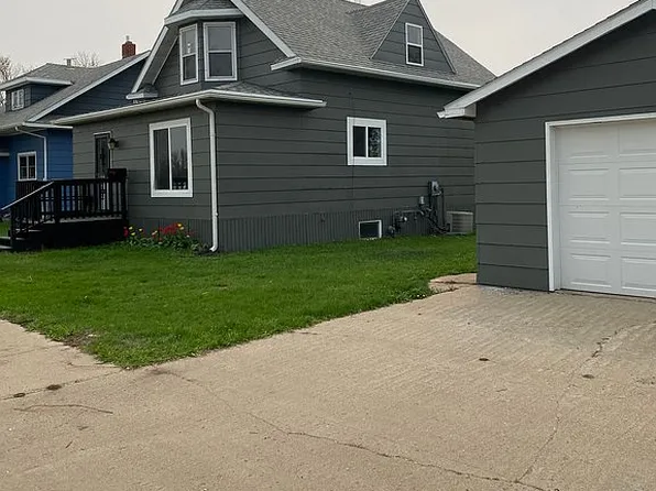 114 13th St N, New Rockford, ND 58356