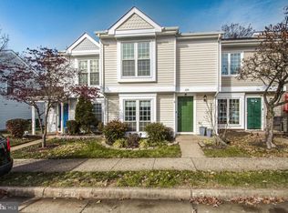 335 Lancaster Sq, Sterling, VA 20164