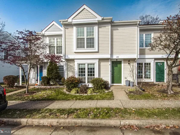 335 Lancaster Sq, Sterling, VA 20164