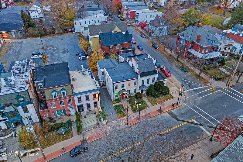 4th image of 619 Union Street