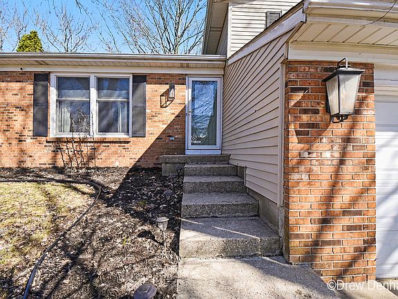 2nd image of 1106 Walwood Dr NE