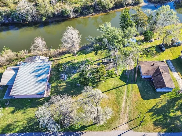 3307 Saint Anne St, Liverpool, TX 77577