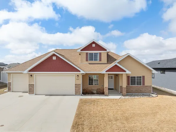 2621 18th St NW, Minot, ND 58703
