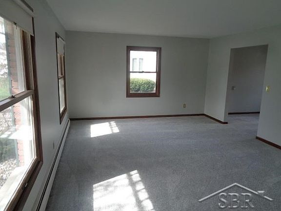 2nd image of 355 Winthrop Ln