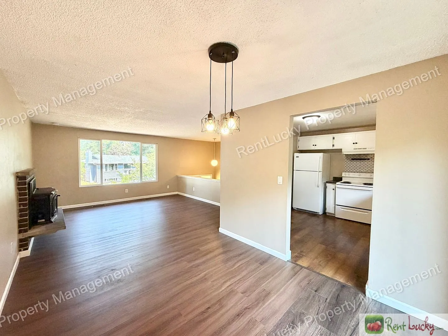 Fantastic 4 Bedroom, 2 Bath House In Federal Way With Large Backyard! — Photo 4