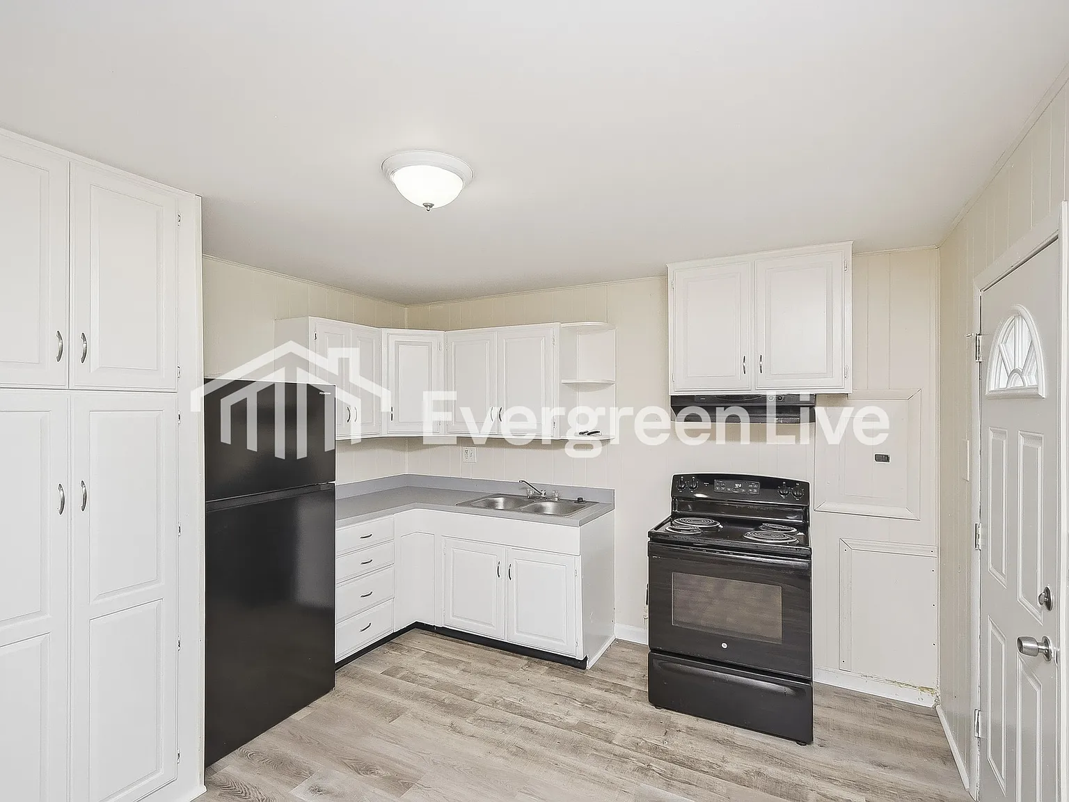 3 bed, 1.0 bath, 1266 sqft, $1,195 — Photo 3