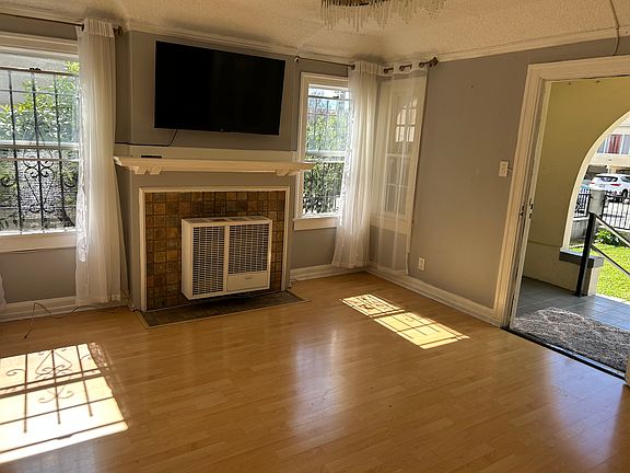 4th image of 1622 N Kenmore Ave