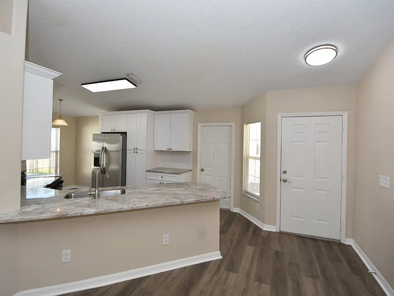 6 Seckel Ct — Photo 5