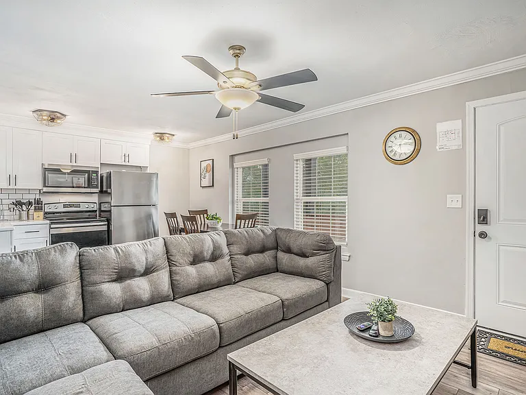 1075 W Ocean View Ave — Photo 7