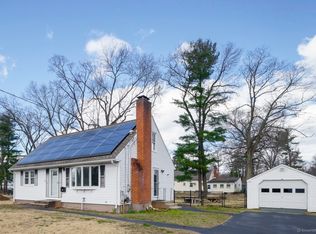 21 Iroquois Rd, Enfield, CT 06082