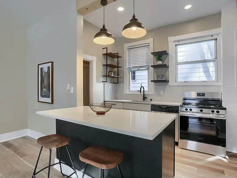 513 Grace St — Photo 15