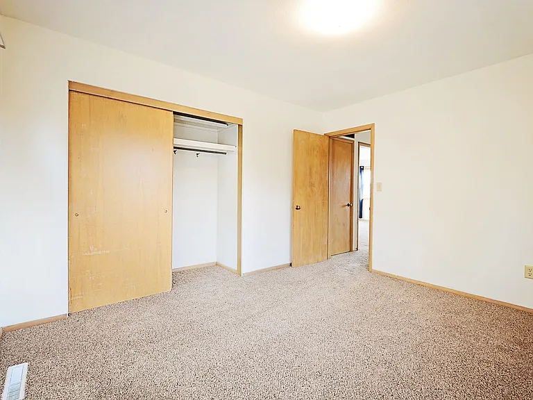 509 11th Avenue NE 4-Plex in Residential Neighborhood — Photo 12