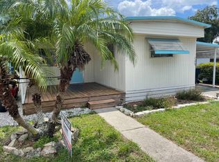 135 Sycamore Dr, Tavares, FL 32778