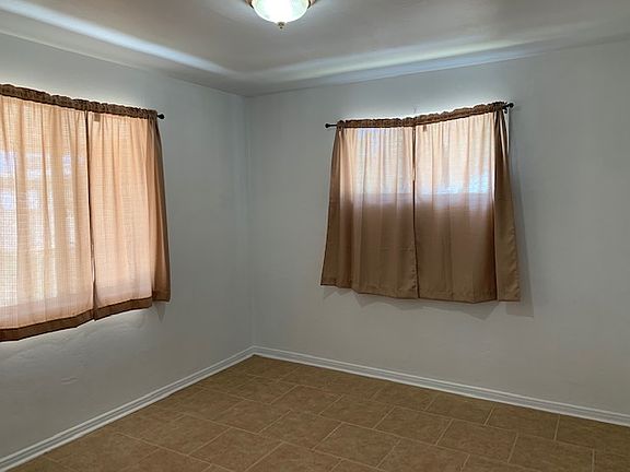 5th image of 940 S Sidney Ave