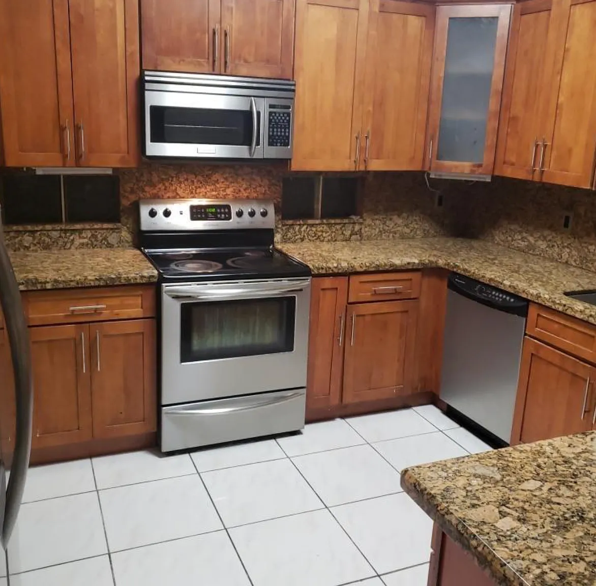 3 bed, 2.5 bath, 1854 sqft, $4,200 — Photo 4
