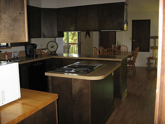 Kitchen w 2nd dining space