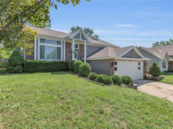 819 S 131st St, Bonner Springs, KS 66012