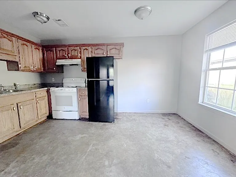 1326 W Huntington Ave #B — Photo 8
