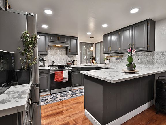 4th image of 3621 Woodley Dr