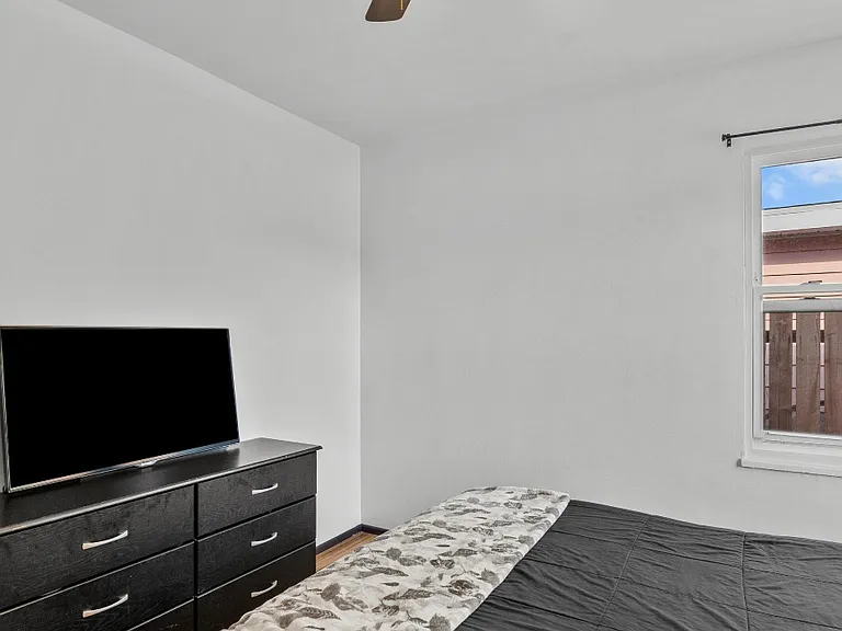 1327 W Ivesbrook St — Photo 14