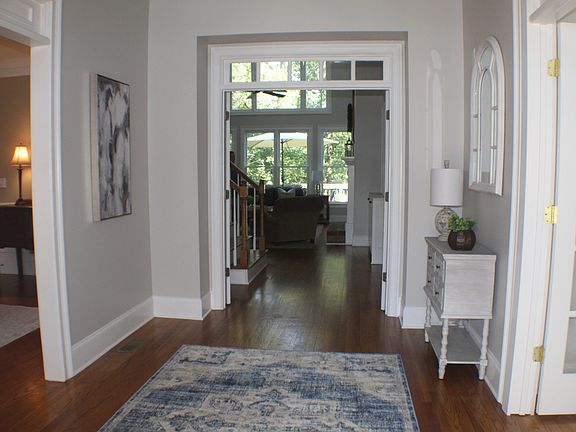 Welcoming large entry foyer