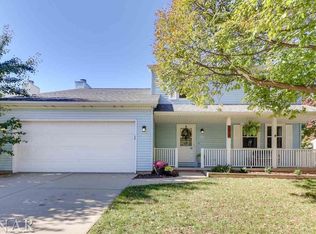 2013 Fallen Oak Rd, Bloomington, IL 61704