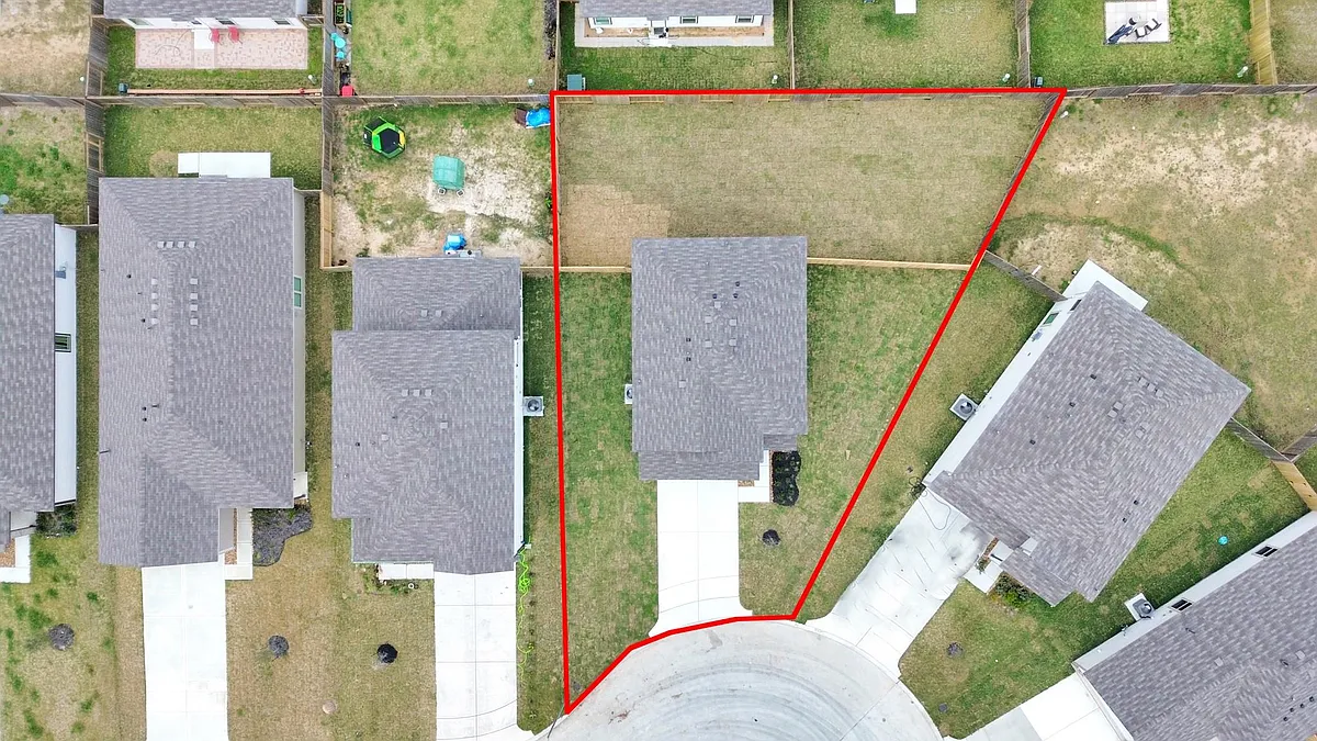 Building Photo - 21235 Memorial Vista Dr