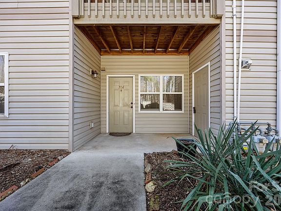 4th image of 704 Carlyle Way