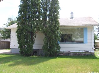 325 3rd Avenue E, Leader, SK S0N 1H0
