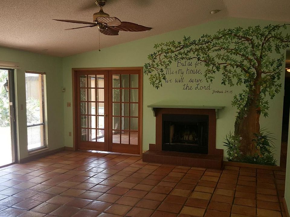 2nd image of 265 Palm Blvd