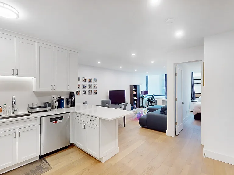 315 7th Ave #2C — Photo 4