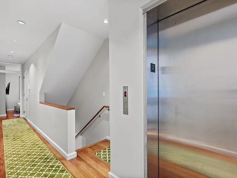 459 W 44th St #A — Photo 26
