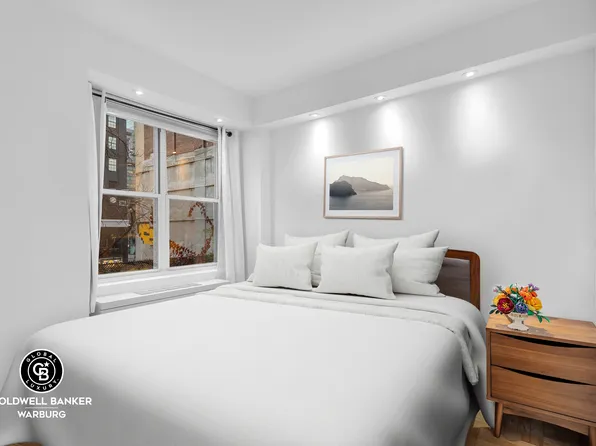 150 East 61st Street image 4 of 5