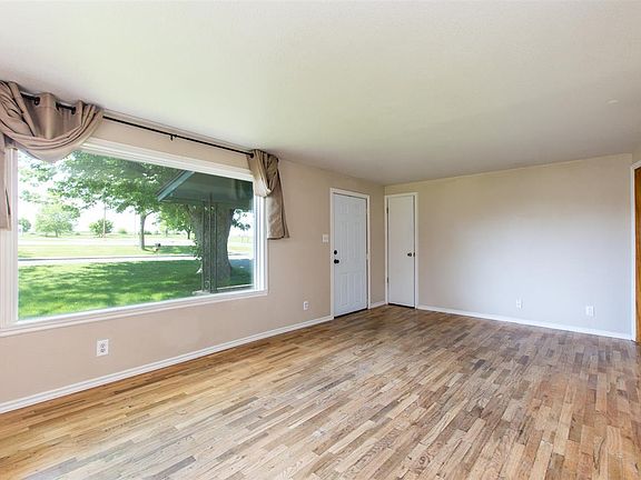 3rd image of 768 N 62nd Ave