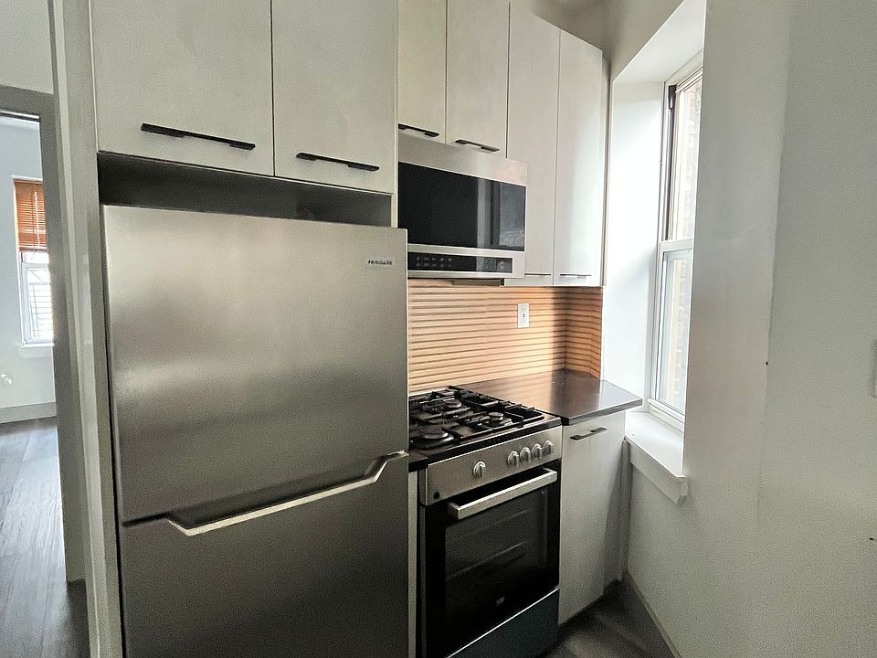 1st image of 183 Baldwin Ave #2R