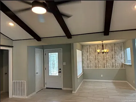 5 bed, 1990 sqft, $2,350 — Photo 2