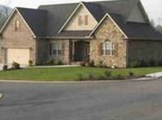 100 Crystal Cove Ln, Oak Ridge, TN 37830