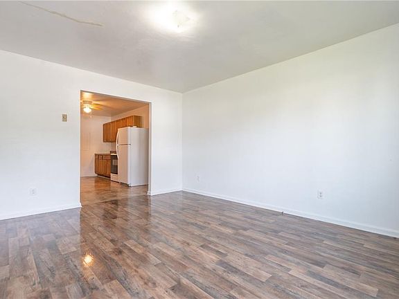 3rd image of 430 Linden Ave
