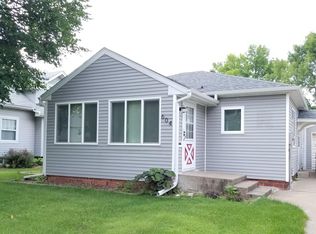 604 Columbus St, Pella, IA 50219