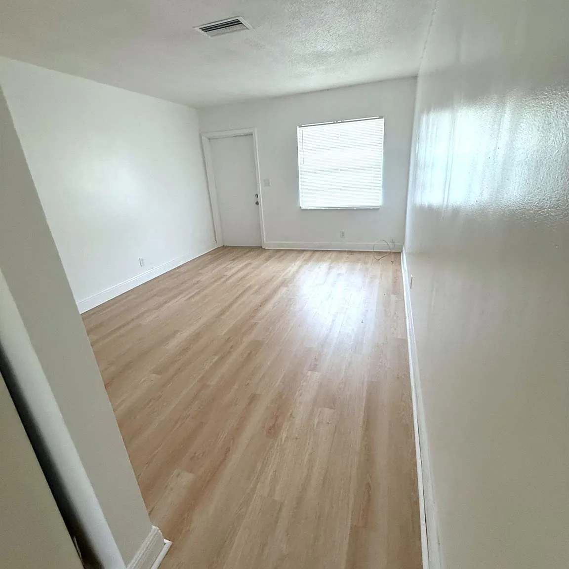 2 bed, 1.0 bath, 700 sqft, $1,900 — Photo 4