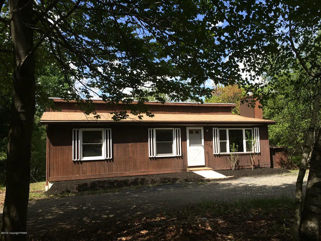 220 Lookout Dr photo 1