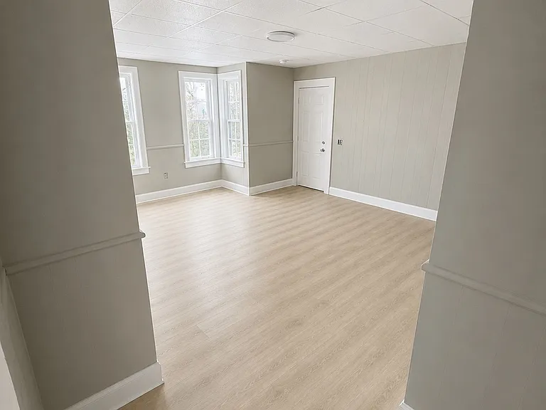 422 County St #1R — Photo 2
